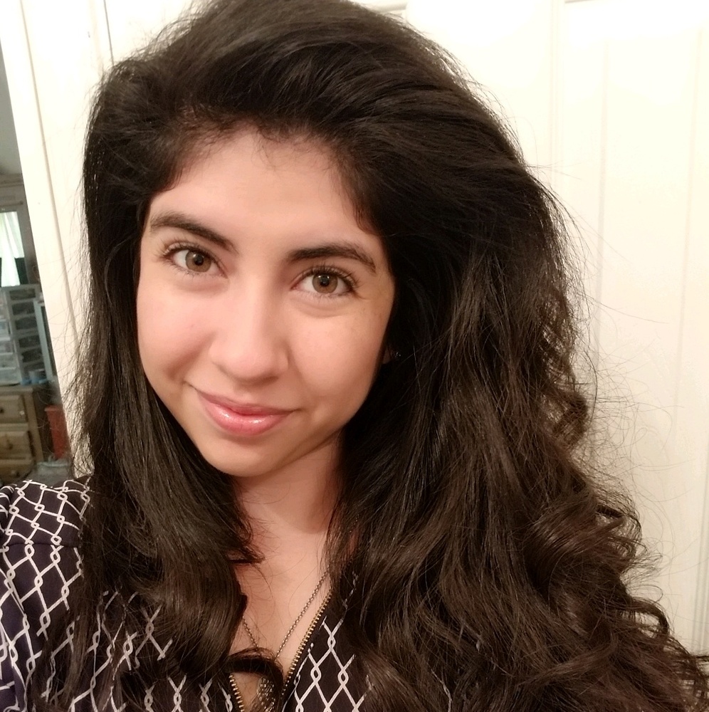 Meet your Posher, Claudia